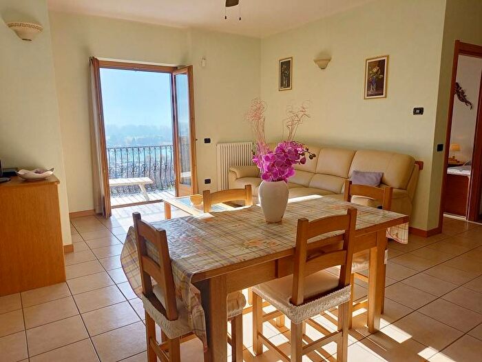 Appartamento trilocale in affitto in Centro, Sorico