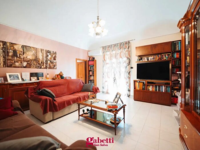 Casa con 7 locali in vendita in IV Vico Savoia, San Salvo