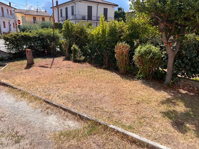 Appartamento con 5 locali in vendita in Via Montegranello, Cesena