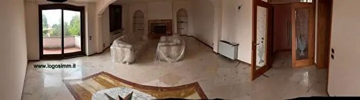 Casa con 6 locali in vendita in Corso Milano, Vigevano