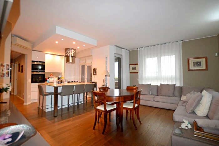 Appartamento con 7 locali in vendita in Via Giuseppe Garibaldi Buccinasco, Buccinasco