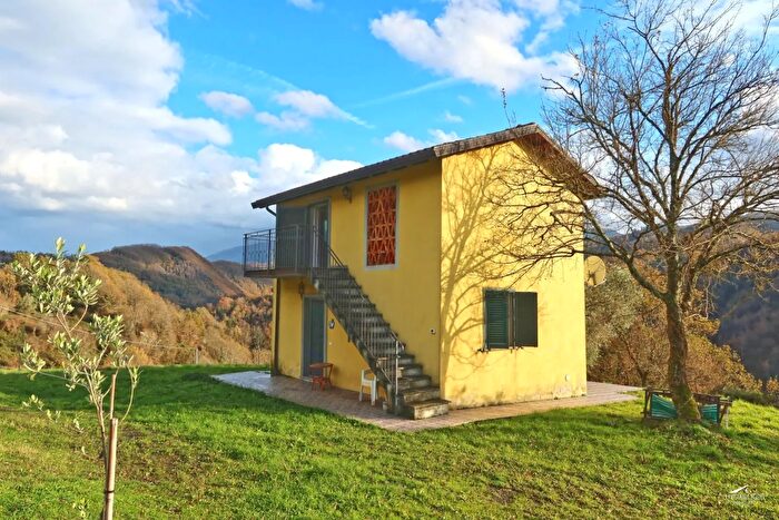 Casa bilocale in vendita in Fivizzano