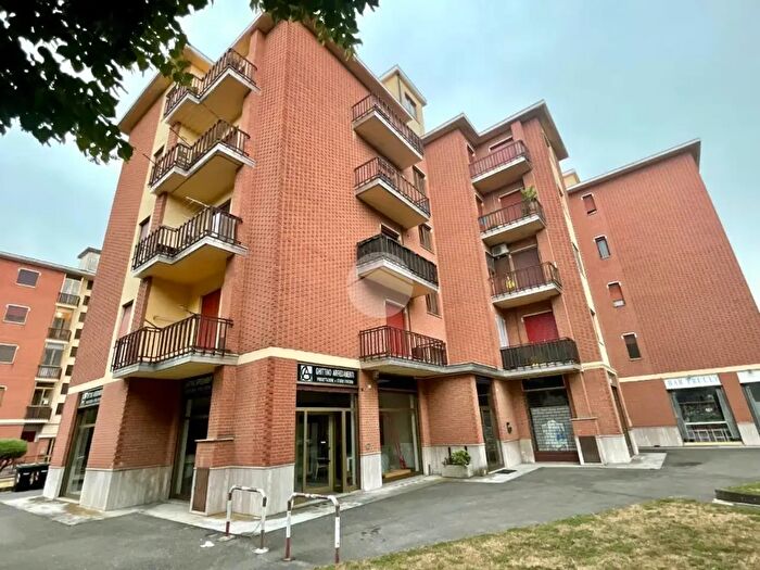 Appartamento trilocale in vendita in Viale Pilone, Asti