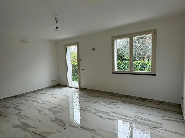 Casa quadrilocale in vendita in Lucca