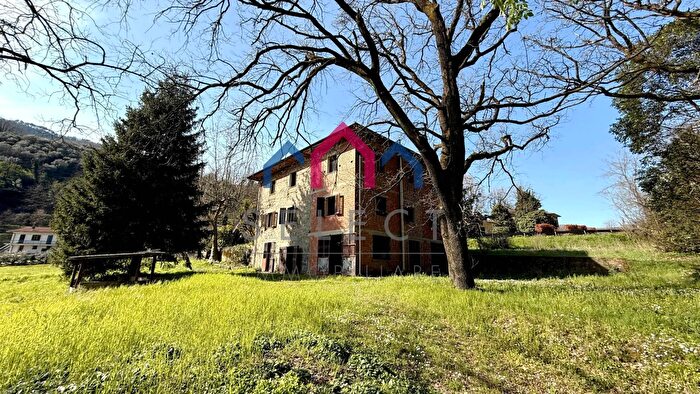 Casa con 6 locali in vendita in Villa Basilica