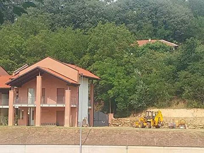 Casa con 6 locali in affitto in Via San Giovanni, Centro, Castelnuovo Don Bosco