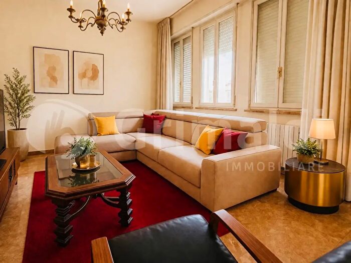 Appartamento con 6 locali in vendita in Via Corazzi, Livorno