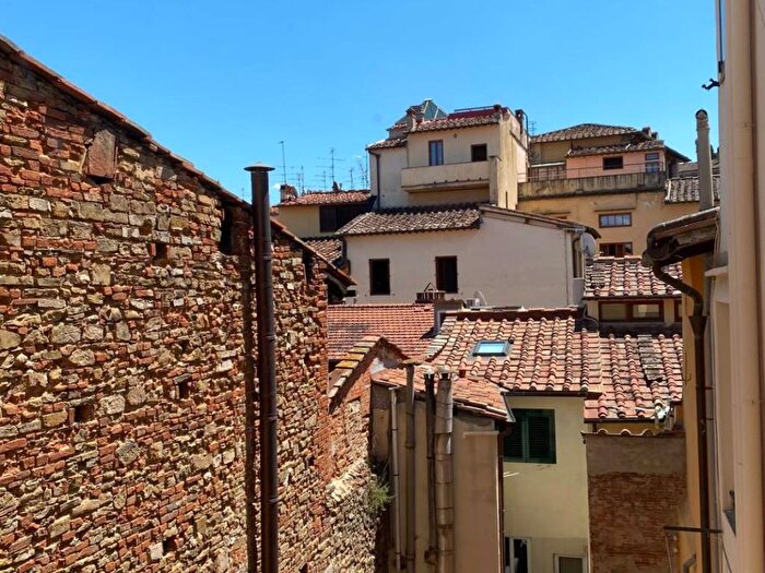 Appartamento quadrilocale in affitto in Sdrucciolo dei Pitti, Ponte Vecchio Pitti, Firenze