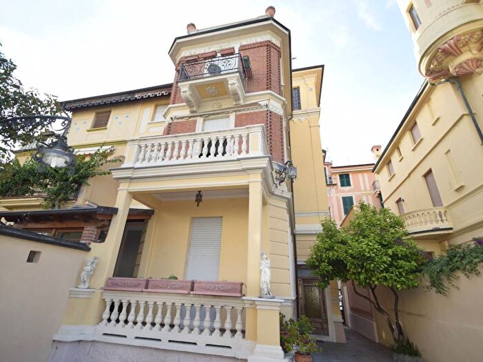 Appartamento quadrilocale in affitto in Via Aprile, Spotorno