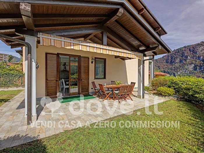 Casa quadrilocale in vendita in Via Pianazzo, Centro, Lavena Ponte Tresa