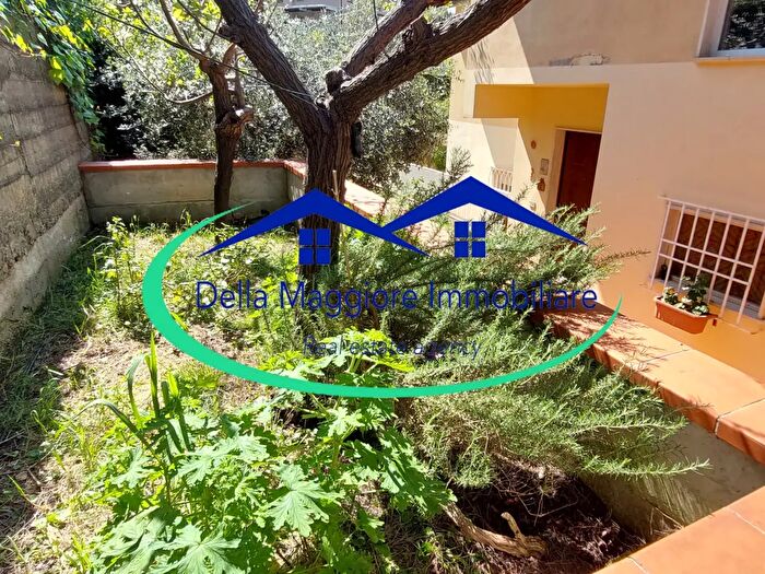 Casa con 10 locali in vendita in Piazza delle Carrozze, Livorno