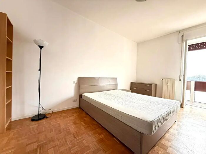 Appartamento trilocale in vendita in Via Spezia, Milano