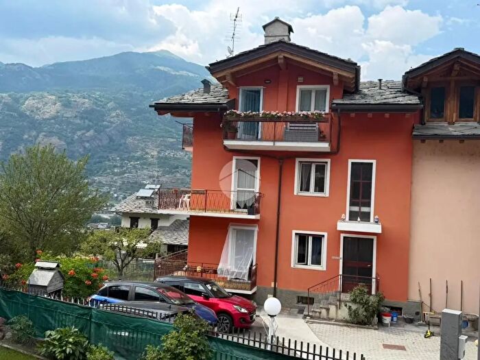 Appartamento trilocale in vendita in Frazione Naudin, Gressan