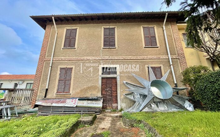 Casa con 6 locali in vendita in Via SantAmbrogio, Triuggio