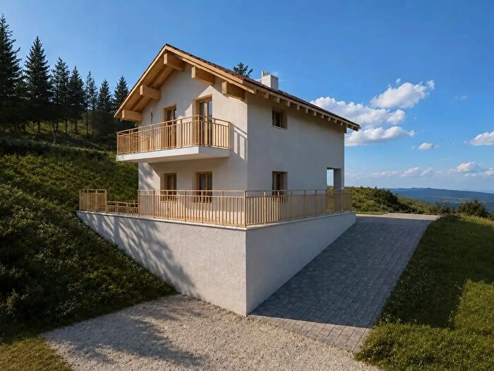 Casa quadrilocale in vendita in Via dei Faggi, Tonezza Del Cimone