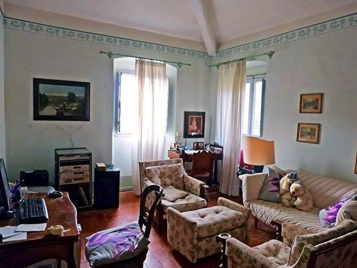 Casa con 15 locali in vendita in Camaiore
