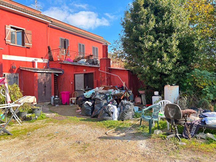 Appartamento con 6 locali in affitto in Pontinia