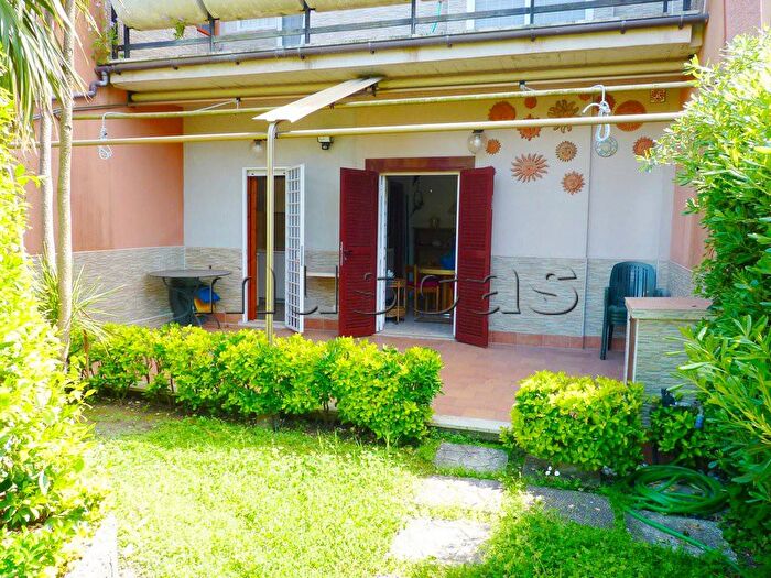 Casa quadrilocale in affitto in Viale Castellammare, Fregene, Fiumicino