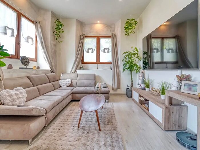 Casa quadrilocale in vendita in Via Brugnago, Capiago Intimiano