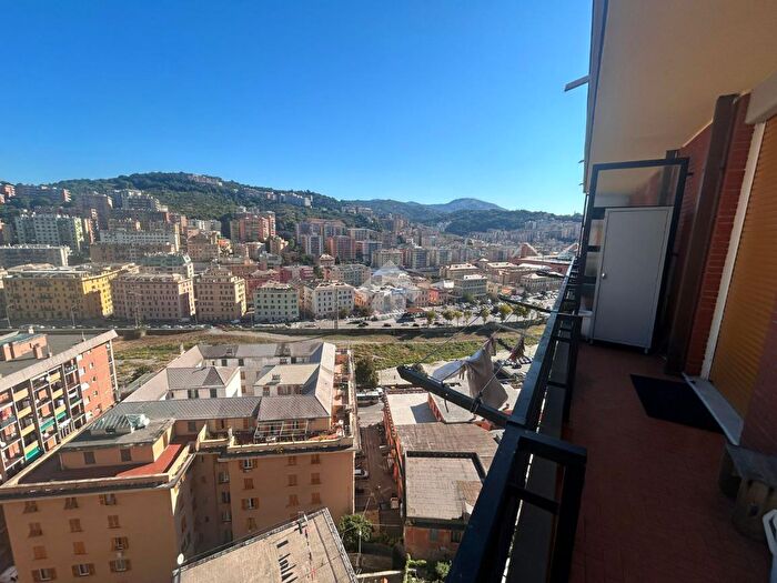 Appartamento quadrilocale in vendita in Via Montaldo, Genova