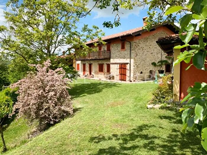 Casa con 6 locali in vendita in Via al Forte, Ceva