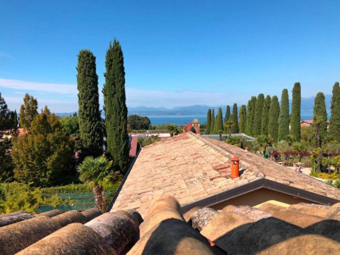 Appartamento trilocale in affitto in Centro, Lazise