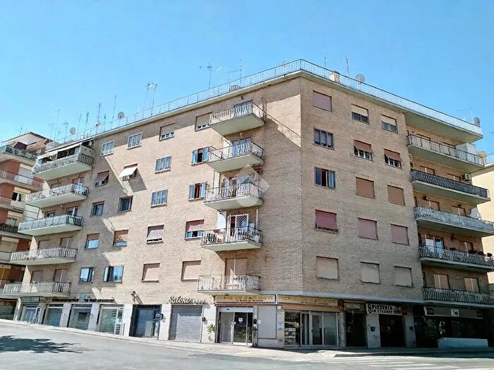 Appartamento trilocale in vendita in Via IV Novembre, Ciampino