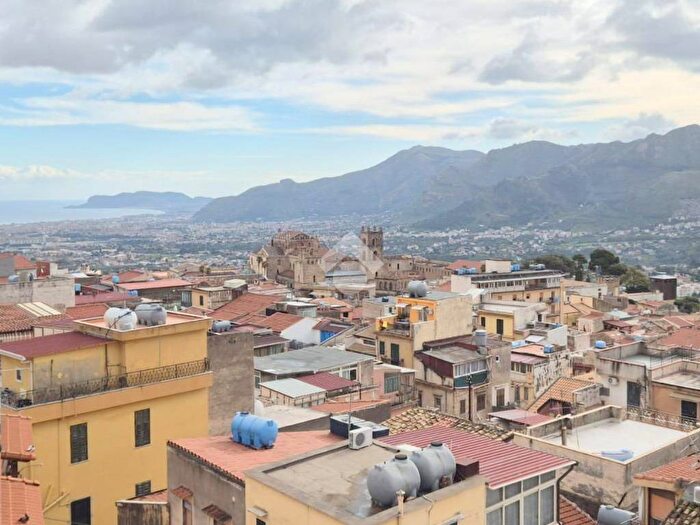 Appartamento trilocale in affitto in Via San Martino, Centro, Monreale