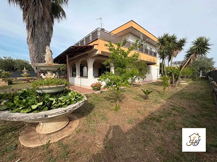 Casa con 9 locali in vendita in Via Palombara, Nettuno