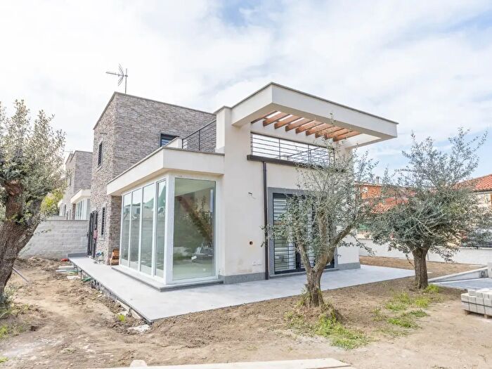 Casa quadrilocale in vendita in Via Motteggiana, Roma