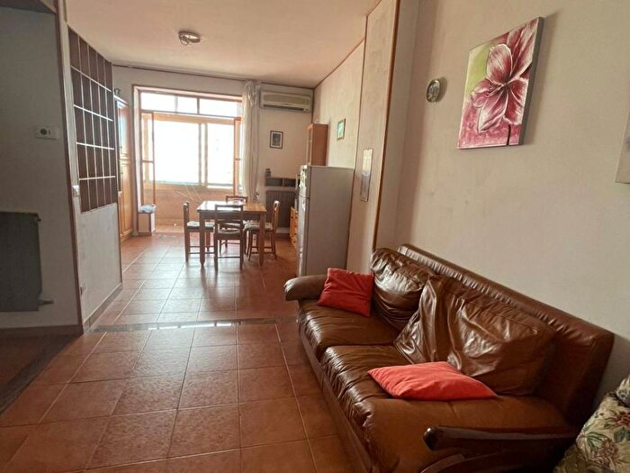 Appartamento trilocale in affitto in Via Livorno, Catanzaro Lido, Catanzaro