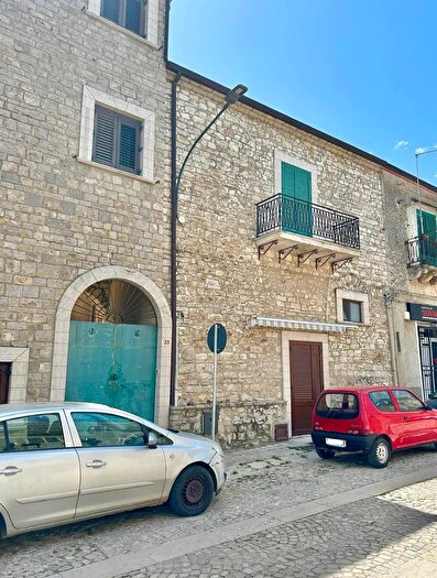 Casa con 6 locali in vendita in Palazzo Adriano