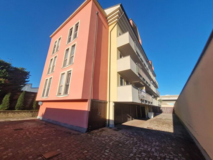 Appartamento bilocale in vendita in Via Pasubio, Legnano