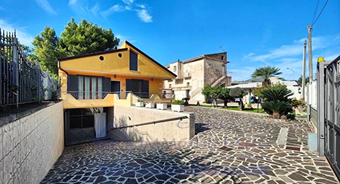 Casa quadrilocale in vendita in Via Pioppolungo Maddaloni, Maddaloni