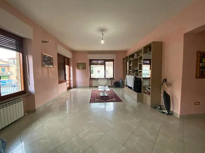 Appartamento quadrilocale in vendita in Via Roma, Bastia Umbra