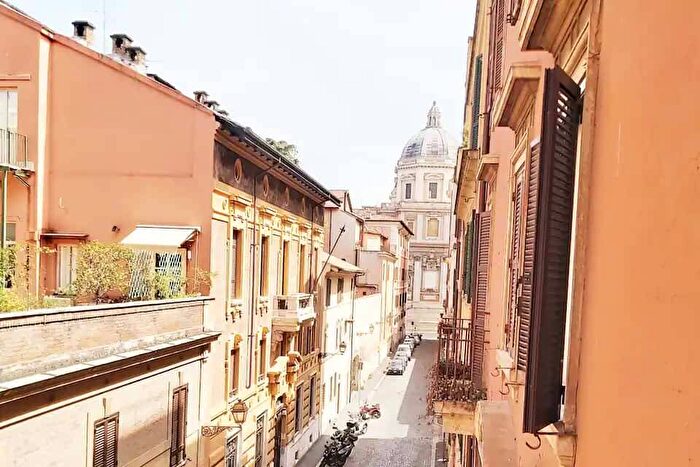 Appartamento trilocale in affitto in Via Paolina, Colle Oppio, Roma