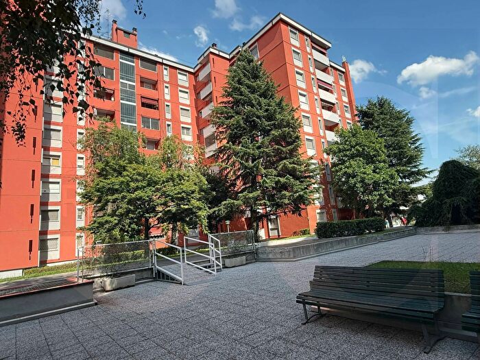 Appartamento trilocale in vendita in Viale Colombo Cristoforo, Trezzano Sul Naviglio