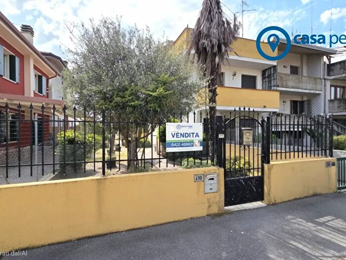 Casa con 5 locali in vendita in Via Giacomo Matteotti, Lusia