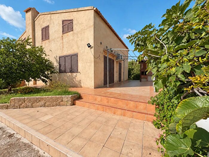 Casa trilocale in vendita in Cda Cifali Ganzeria Snc, Chiaramonte Gulfi