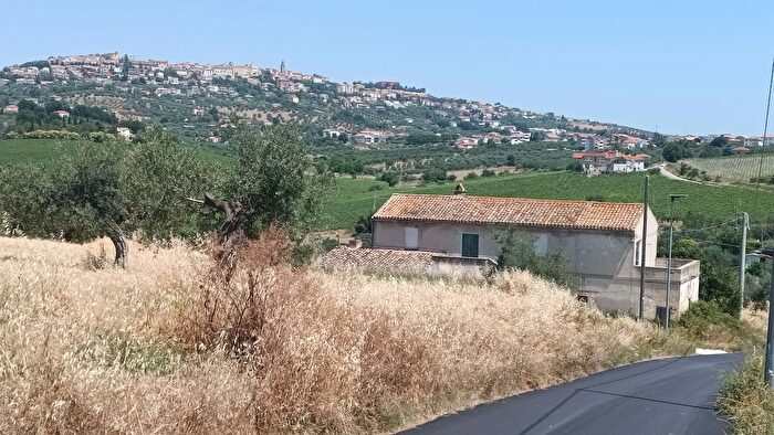 Casa con 8 locali in vendita in Citta SantAngelo