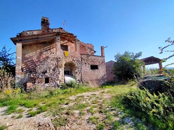 Casa con 6 locali in vendita in Via Tre Venezie, Terni