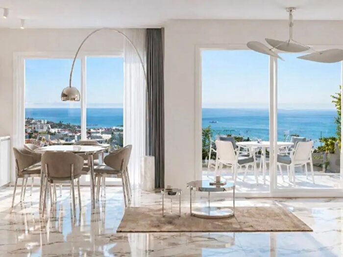 Appartamento quadrilocale in vendita in Viale Carducci Snc, Sanremo