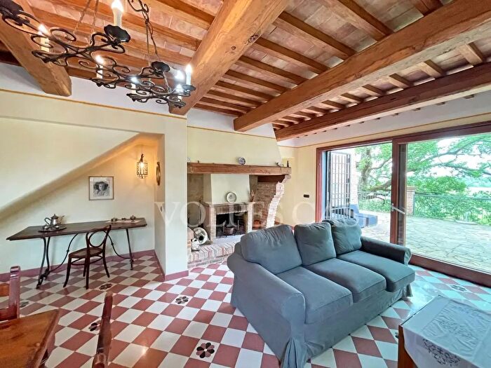 Casa con 7 locali in vendita in Via di Torrita, Montepulciano