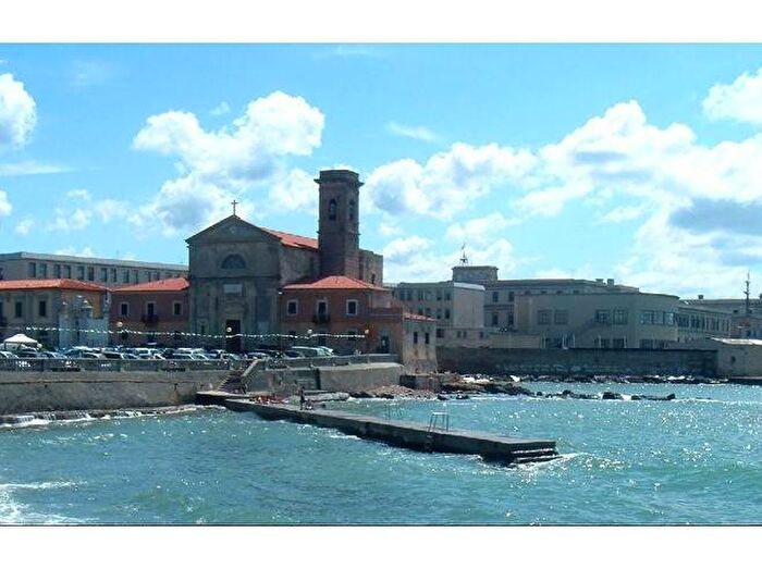 Casa trilocale in affitto in Via Natale Betti, Accademia Terrazza Mascagni, Livorno