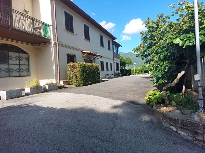 Casa con 5 locali in vendita in Via Santa Lucia, Scandriglia