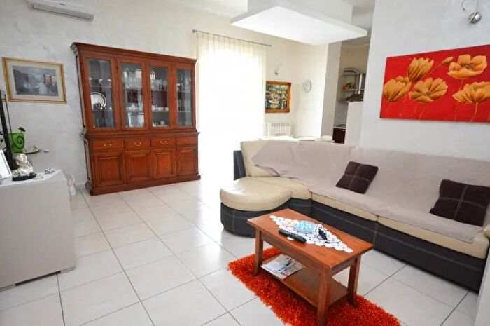 Appartamento con 5 locali in vendita in Crosia Via Rino Gaetano, Crosia