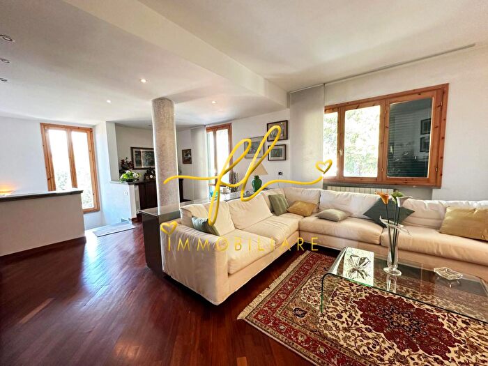 Appartamento con 7 locali in vendita in Cecina