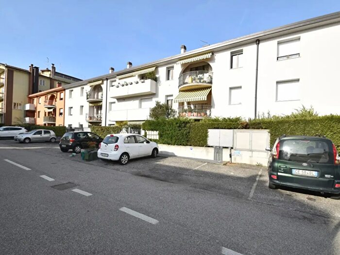 Appartamento con 5 locali in vendita in Via Sen Luigi Montresor, Bussolengo