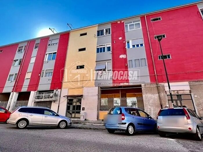 Appartamento con 5 locali in vendita in Via Gigante Mario, Napoli