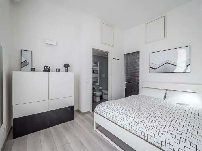 Appartamento monolocale in affitto in Via Cola Montano, Milano